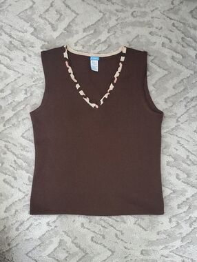Cashmere Brown Sleeveless V-Neck Knit Tank with Cream & Pink Trim